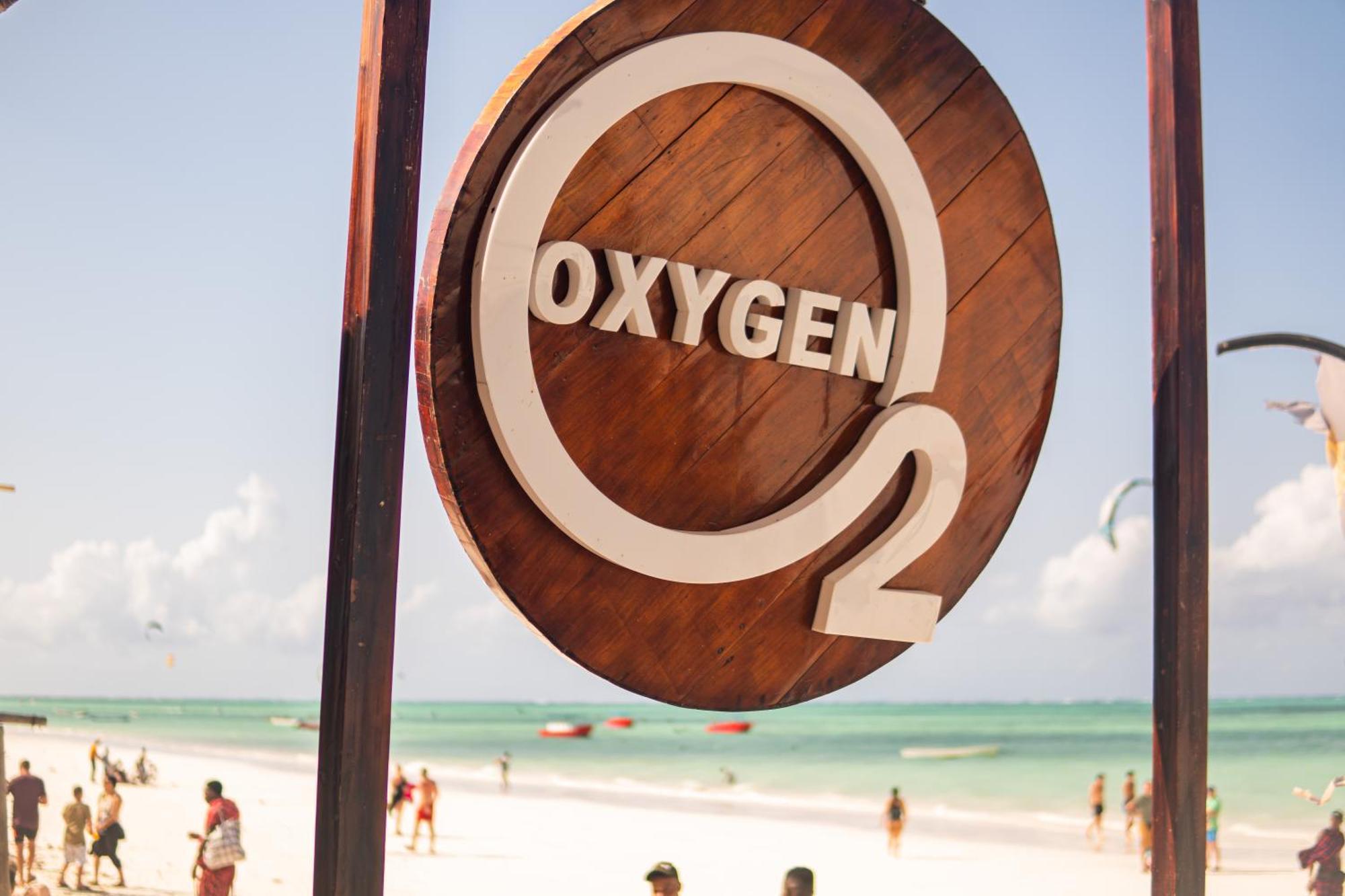 Oxygen Hotel *